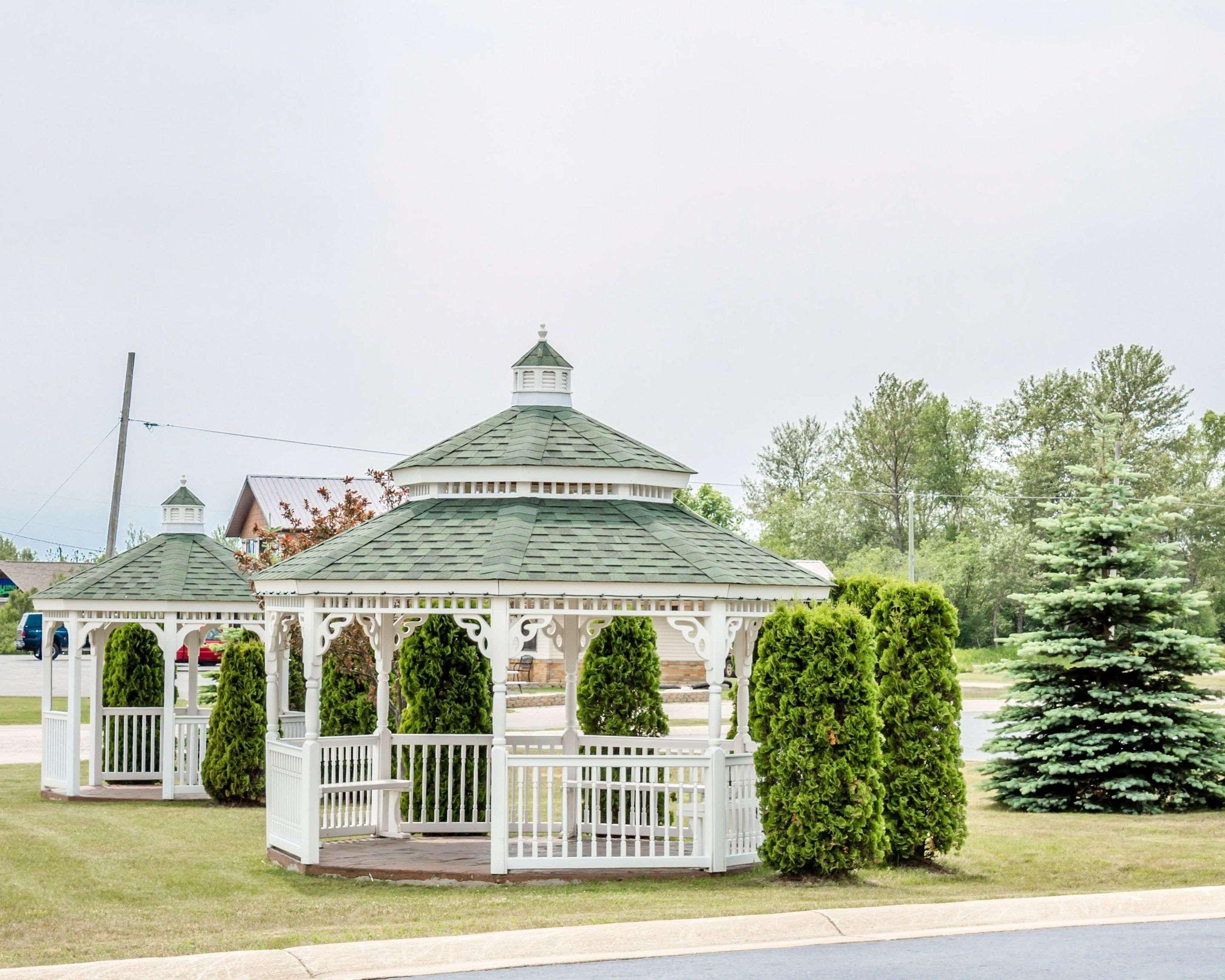 Quality Inn & Suites Manistique Exterior foto