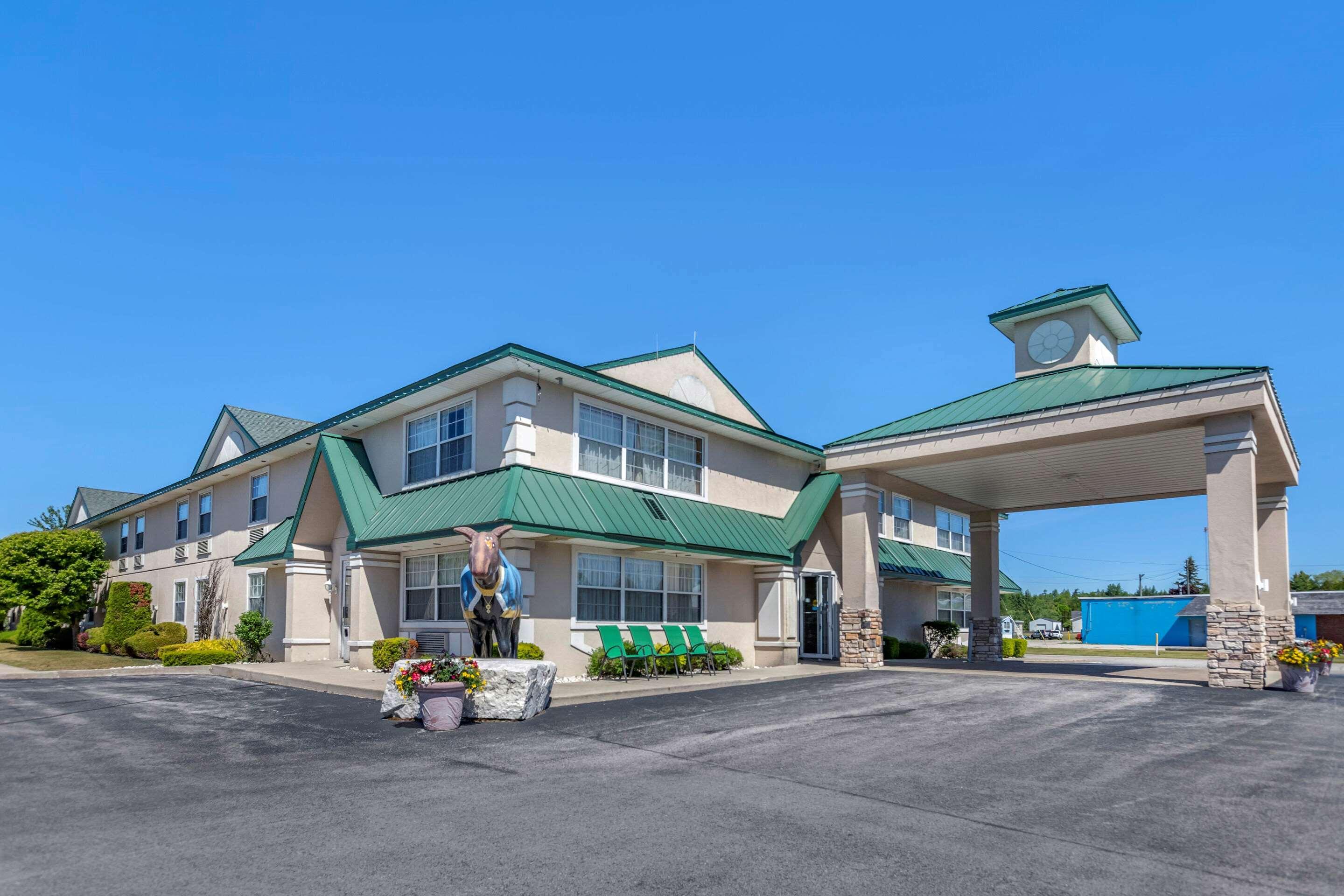 Quality Inn & Suites Manistique Exterior foto