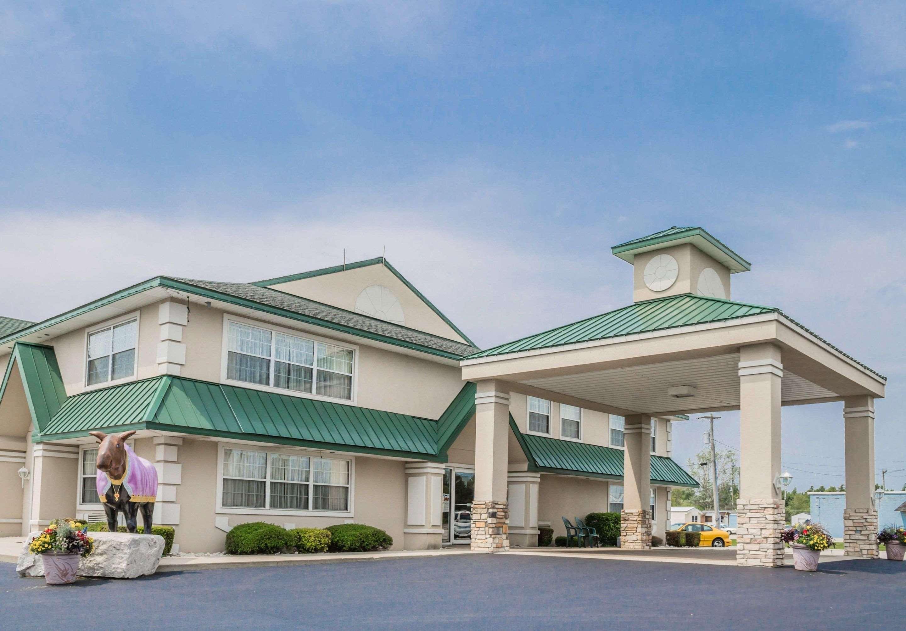 Quality Inn & Suites Manistique Exterior foto